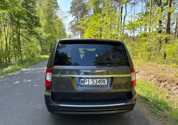 Chrysler Town &amp; Country cena 66000 przebieg: 243931, rok produkcji 2015 z Ostróda małe 137